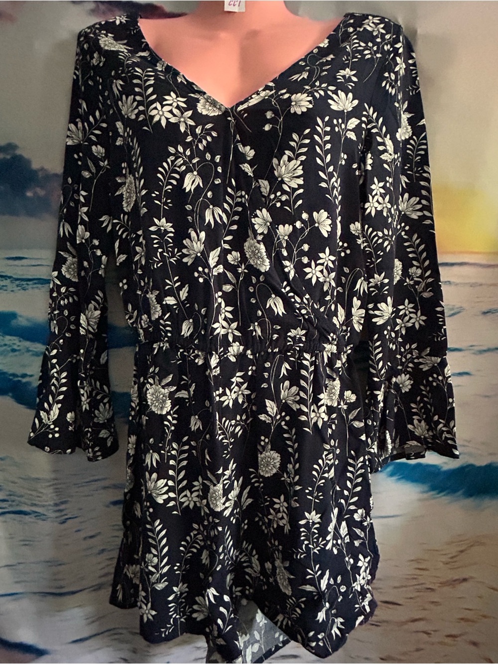 Aeropostale Women’s Black & White Floral V-Neck Romper SM